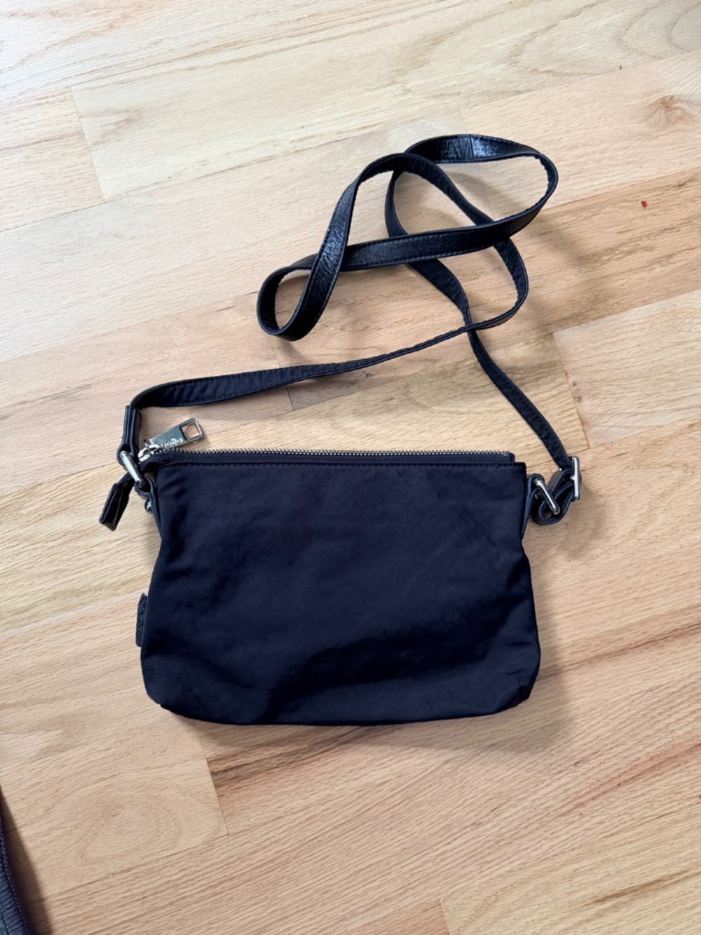 HOBO International Crossbody Black Leather Nylon Adjustable Zip Close Purse - Picture 2 of 4